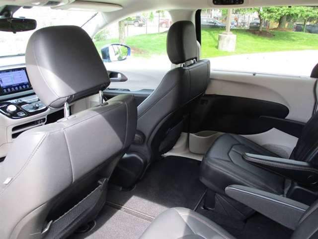 2017 Chrysler Pacifica Touring-L 4dr Mini-Van